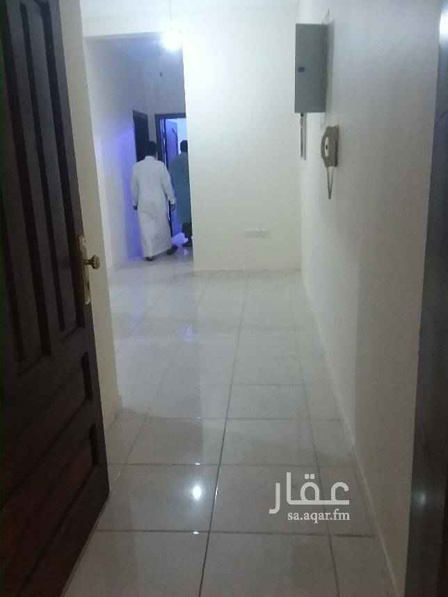 1555003 شقه للايجار شهري الشهر1700ريال
ثلاث غرف و٢دورات مياه ومطبخ وصاله
الان بيضربو بويه جديد ولا اروع
وكمان يوجدغرفتين ب1500