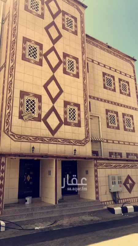 1493956 حي جديد ويوجد شقه ارضيه ودور ثاني ودور ثالث والاجار مريح جدا ويوجود مسجد قريب وخدمات