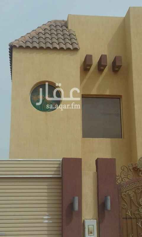 1399254 للايجار فيلا درج داخلي تحت مجلس مغلط صاله ومطبخ دورتين مياه دور اول ٣ غرف نوم وحمامين سطح ٣ غرف حمام وسطح