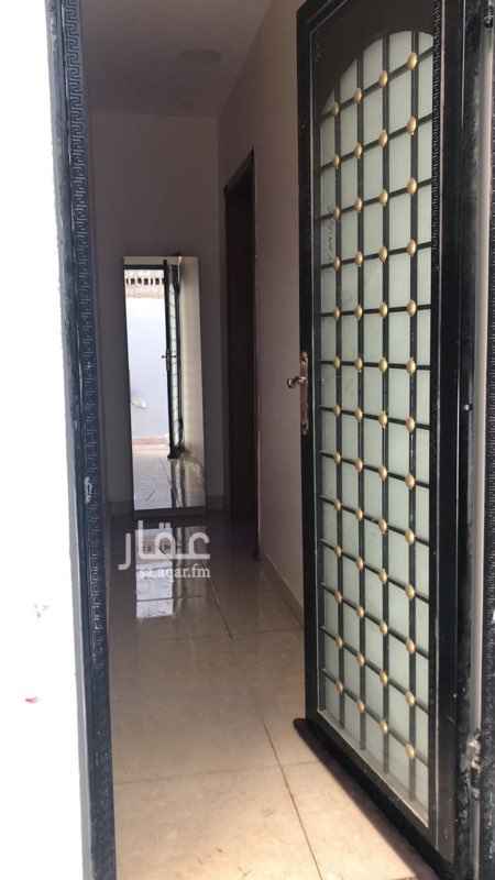 1455243 للبيع شقه ارضية بالجامعيين ارضية مساحة 161 متر شارع 15 بناء شخصي الوصف 4 غرف نوم وصالة ومجلس ومطبخ ومستودع وكراج سيارة