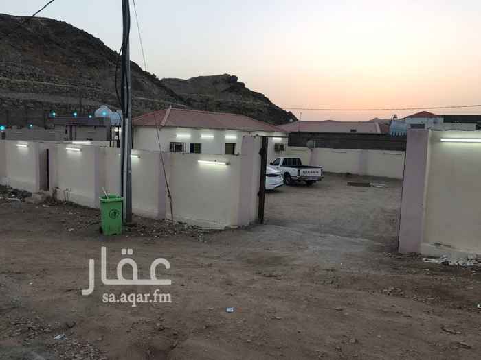 1472513 للبيع استراحه تتكون من غرفتين ومطبخ ودورتين مياه وحوش وخزان وبياره اكرمكم الله مساحتها 518م يوجد صك شرعي الكتروني يوجد عداد كهرباء موجرةب1400في الشهر الموقع مكة المكرمة طريق الجعرانه امام محطة المسافر حي النور السعر ٢٨٠الف والله يرزق الجميع