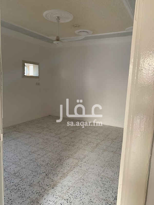 1752207 غرفتين + صاله +مجلس + دورتين مياه + سطح
لتواصل ( 0552728029 )
