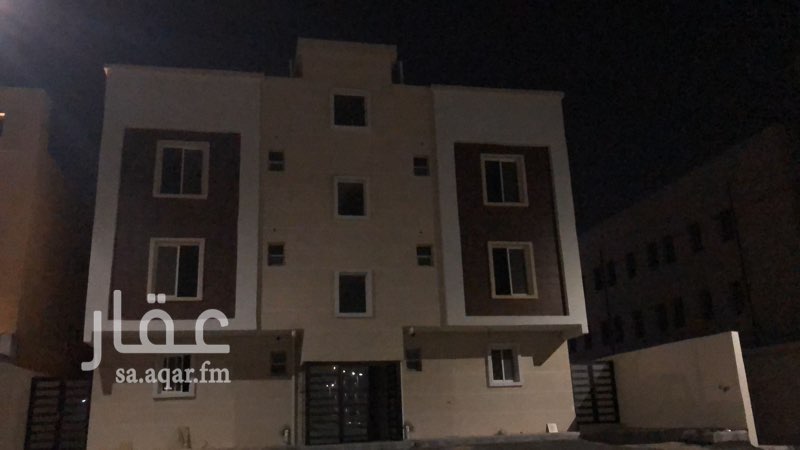 1693950 ملحق للبيع يتكون من خمس غرف والسادسه حق خادمه صاله مطبخ ركن للغسيل اربع دورات مياه سطيحن كبيره مذكوره ب الصك المساحه مع السطيحن ٢٦٠ بموقع نظيف وهادي مدعوم بصرف الصحي والمياه الحلوه والالياف البصريه قريب المدارس والخدمات والمجمعات التجاريه ضمانات على السباكه والكهرباء والبناء
