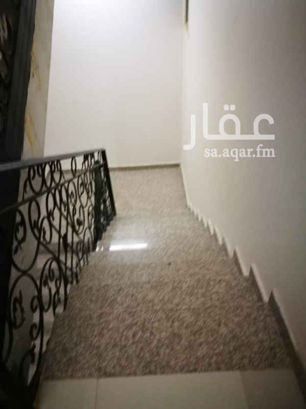 1572187 شقه في حي الجنادرية مخطط (ابن باز) شارع 18 خلف بنك الراجحي
دور اول مدخلين رجال ونساء صالة منفصله ومجلس ودورة مياه معزوله
وغرفة نوم ودورة مياه معزوله وغرفتين نوم ودورة مياه