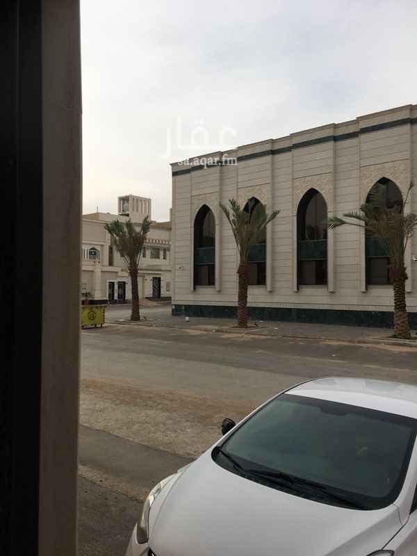 1254065 غرفة سائق بحي المونسية جديدة مقابل لمسجد لم يفتتح بعد واجهتها شمالية اي تواصل سيكون من خلال الواتس اب و في حال الاتفاق يتم الاتصال ( 0552803677 ) و يفضل ان يكون سائق لموزين ..