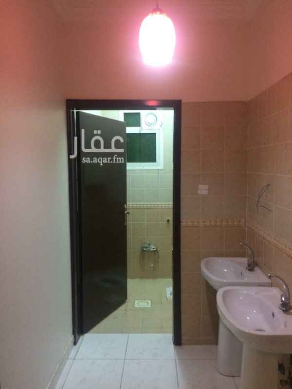 1559395 يوجد فى فيلا مخرج ٣٣ وادى لبن مكونة من ٣ غرف وصالة ٢ دورة مياه مدخلين مكيفات راكبة ومطبخ راكب عداد مستقل شارع نجران