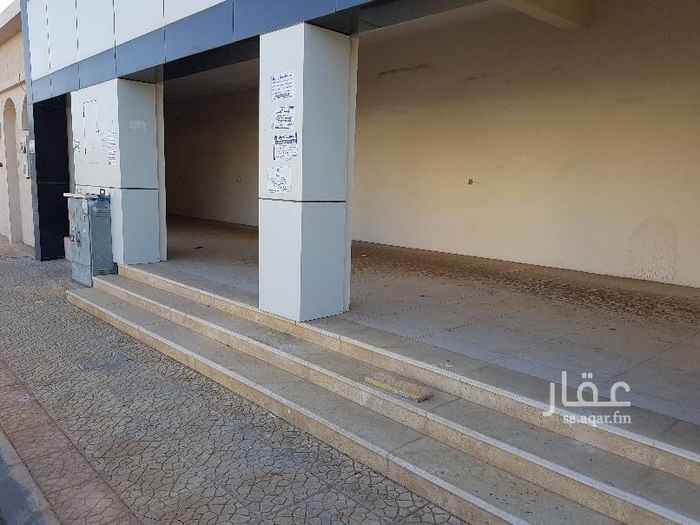 1579687 يقع المحل فى شارع تجارى شارع الامير مقرن بن عبد العزيز واجه المحل كلادينج ٣ فتحات شرقيه بعرض ١٤ م