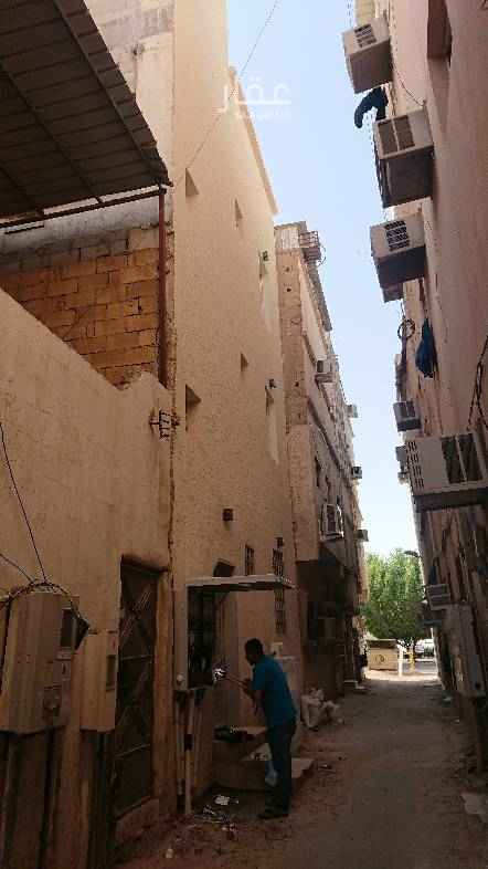 1618704 تتكون العماره من سبع شقق وكل شقه غرفتين وحمام ومطبخ وتقع بالقرب من شارع الامير منصور وقريبه من مدارس الأبناء ووزارة الدفاع
Families apartment's for rent