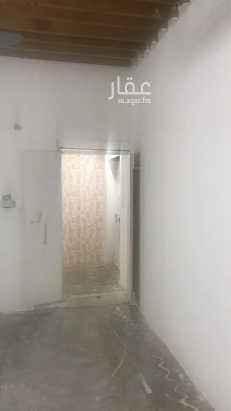 1382663 للاجار بيت شعبي مكون من ثلاث غرف ومطبخ بالاضافه الي مستودع صغير قيمه الاجار 800 ريال في الشهر