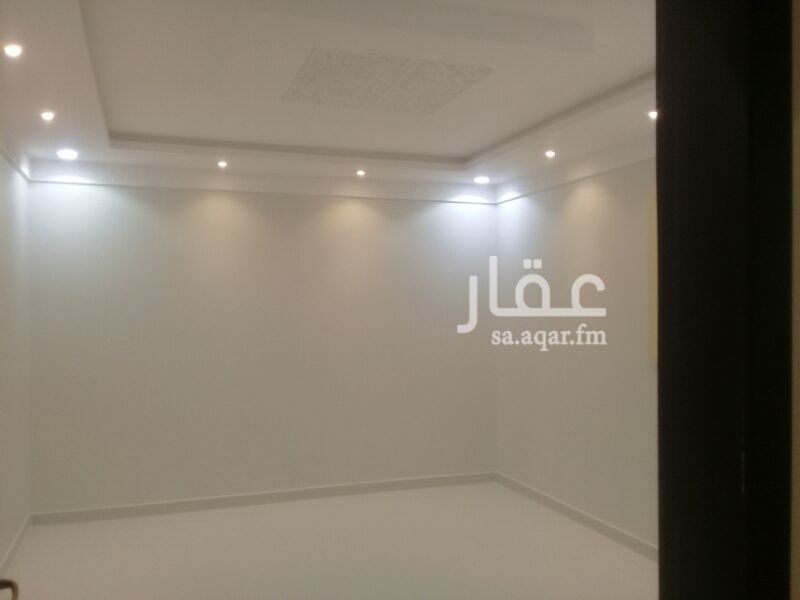 1749725 شقة عوائل للإيجار
الشقة في فيلا
دور أول
مجلس مقلط صاله كبيرة مطبخ واسع
غرفتين نوم ٢حمام
الشقة فيها ديكورات
واسعة
عداد كهرباء خاص
مياه بلديه
الايجار ٢٤٠٠٠ ريال سنوي علي دفعتين
الشقة تصلح لعرسان
موقع قريب من الخدمات
موقع الشقة شارع النعيريه تقاطع الشفا ظهرة لبن
للتواصل ٠٥٥٢٩٤٠٠٠٠