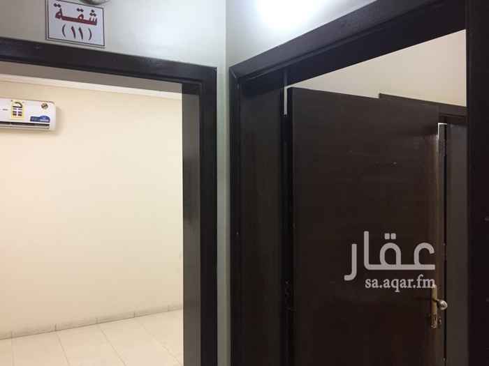 1724384 فرصه ذهبيه لاهل الفرص💥💥💥
شقه مكونه من ٤ غرف وصاله ومطبخ ومدخلين بمساحه اجماليه ١٥٢ م
موقف خاص مع امكانية سكن السائق
يوجد اتحاد ملاك
الشقه قريبه من الخدمات وممشى بطحاء قريش وقريبه من المسجد..
الشقه جديده لم تسكن من قبل..
الحى هادى جدا وقريب من الحرم المكى