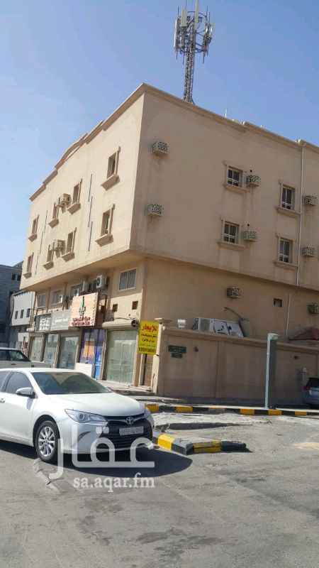 1405139 غرفة عزاب مع دورة مياه مشتركة ومطبخ مشترك تتسع الى ٣ اشخاص.
٨٠٠ ريال شهري.
او ب ١٠٠٠ ريال شهري مع الكهرباء
التواصل مع :
عادل +966591134734