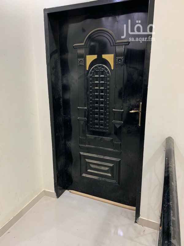 1583355 شقه 4 غرف وصاله بالعارض دور ثالث بفيلا معها سطح
لا يوجد مكيفات ومطبخ
0507444436
0553006682
