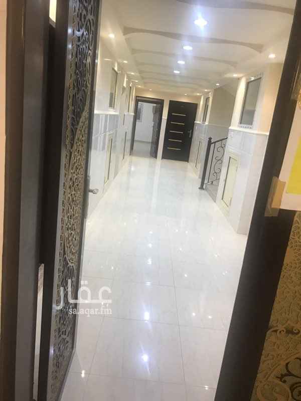 1693522 مجمع سكني جديد مكون من 14 شقه جميع الشقق اربع غرف وصاله وثلاث دوراة مياه
يوجد شقه مع حوش صغير سعر الايجار سنوي 18000