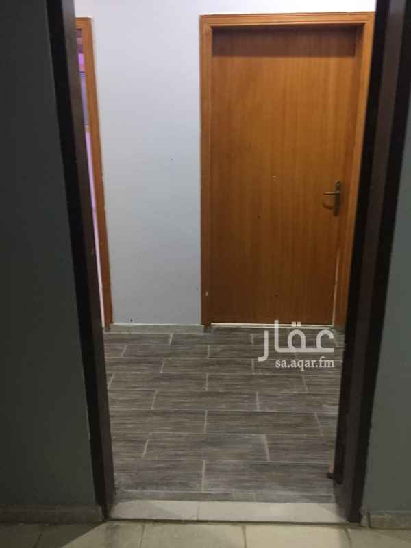 1483175 شقه ٢ نوم+مجلس+مقلط+صاله+٢ دورات مياه
الشقة نظيفه ومججده كهرب مششترك
جوال: 0501769000
