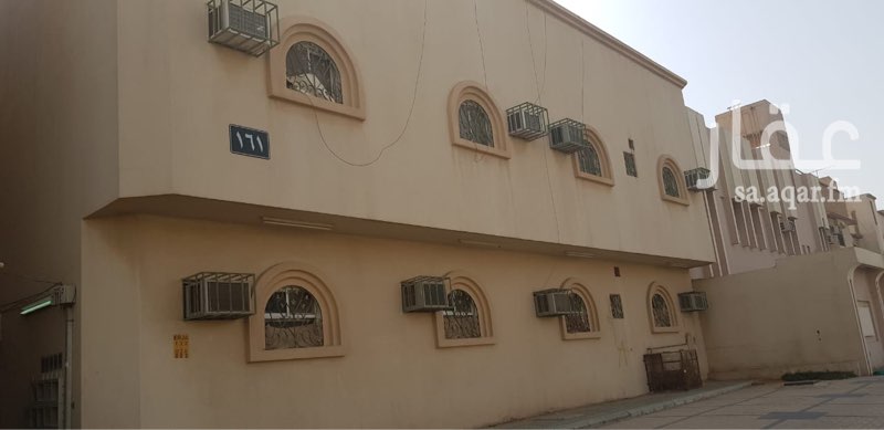 1106678 عمارة سكنية مكونة من 5 شقق بحي طويق
كل شقة 3 غرف وصالة ودورتين مياه و مطبخ
والشقة الملحق غرفتين و صالة و دورتين مياه و مطبخ
كل شقة بعداد كهرباء مستقل
العمارة مؤجرة بالكامل والدخل 80.000