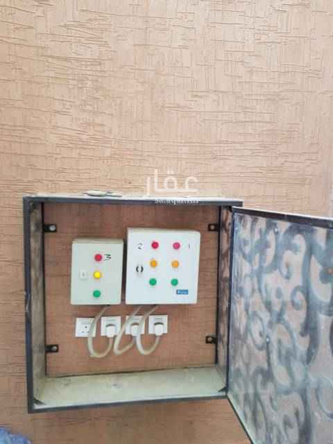 1399395 دور ارضي مع حوش بمساحة كبيره المطبخ راكب ومكيفات سبليت خزان مستقل شبكة المياه والصرف الصحي موجوده مجهز بأجهزة إنذار الحريق موقف خاص.