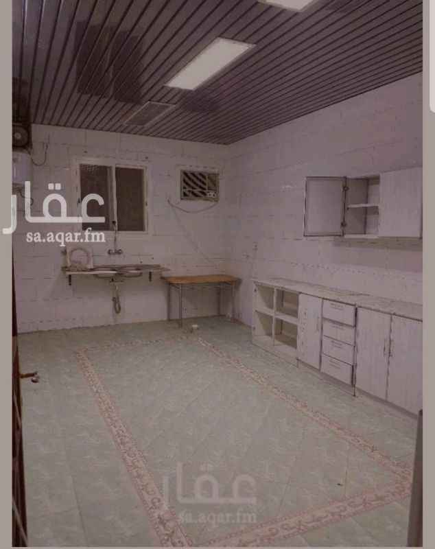 1331125 شقة ٥غرف +٣حمامات+صالة +مطبخ، في الدور الثاني، الشقة مكيفة بالكامل، يوجد دواليب مطبخ (واضحة في الصور)
الموقع شارع المطار، حي العريض خلف سوق البدر ومزايا طيبة
التواصل/ ٠٥٥٣٢٠١١٢٢