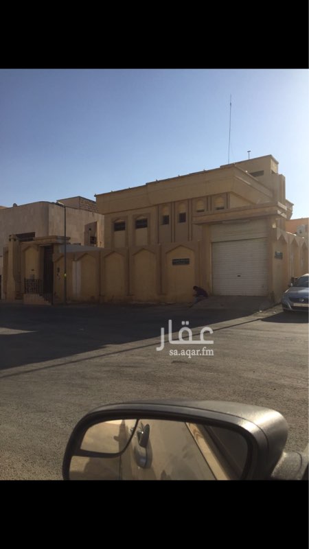 739614 فيلا زاويه واجهتين شمالي شرقي مطله على شارع ٢٠ مرممه ترميم حديث دورين مفصوله وكل دور له مدخل خاص ، جبسيات ، إضاءه سبوت لايت مسجد قريب وحاره هادئه وممتازه وخدمات متوفره