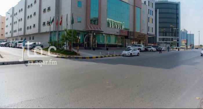 1551331 للبيع فندق جديد 4 نجوم
على طريق التخصصي - يفصل بينه محطه القطار للمسافرين الجديده شارع
المساحة : ثمانية الاف متر مربع
المبنى يتكون من 3 طوابق ونصف - اضافة الى القبو
اجمالي مسطحات المبنى 21 الف متر مربع تقريبا
ويشمل التالي :
١- صالة استقبال بمساحة 500 م مربع تقريبا
٢- 39 شقة عبارة عن صالة وغرفة نوم ودورة مياه ومطبخ مساحة الشقة الواحدة ٦٠ م تقريبا
٣- 80 شقه تتكون من صالة وغرفتين نوم ودورتين مياه ومطبخ ٩٠ م مربع تقريبا
ًً
٤- 41 شقه تتكون من صالة و3 غرف نوم ودورتين مياه ومطبخ ١١٠ م