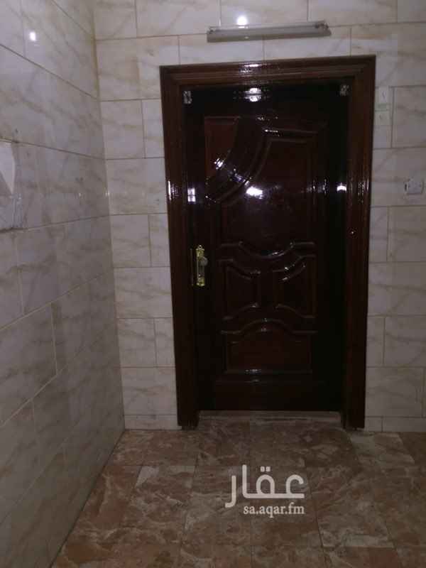 1592235 للايجار شقة ثلاثة غرف وصالة ومطبخ وحمامين