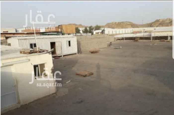 1190541 للإيجار مستودع ( حوش ) نهاية شارع فلسطين - جدة / شرق الخط السريع / منطقة مستودعات
المواصفات : المساحة : 2000 متر مربع مسفلتة لها سور بوابة رئيسية 3 مكاتب + وغرف حراس مطبخ + 2حمام موجود رمبة للتحميل من والى الكونتنرات في حال وجود بضاعة
موقع الحوش جوجل ماب : https://goo.gl/maps/MJd3HNxsYeA2
* المساحة:2000 للمتر
* الواجهة:شمال غربي