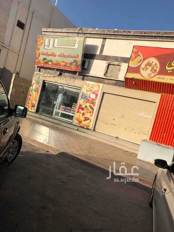 1348896 للبيع حوش مسلح في مخطط ت ١٠ مساحته ٥٢٤ م شارع جنوبي بعرض ٦٤ م يحتوي على ٤دكاكين ثلاثه مستخدمه مطعم ومحل خضروات واوالباقي غرف دخله الشهري اكثر منأربعة آلاف ريال مطلوب مليون قابل للتفاوض مباشر من صاحبه