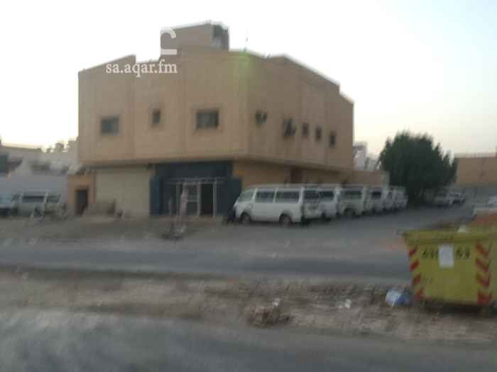 1561051 للايجارشقه نظيفه عزاب غرفتين ومجلس وصاله مطبخ كبير ودورتين مياة