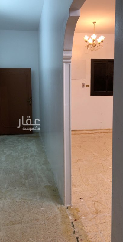 1750139 دور ثاني يحتوي ٣ غرف نوم وصالة ومجلس ومطبخ ومقلط و٣ حمامات وبالقرب من الخدمات بالاضافة الى قرب المنزل من مدرسة ابتدائية ٣٩٨