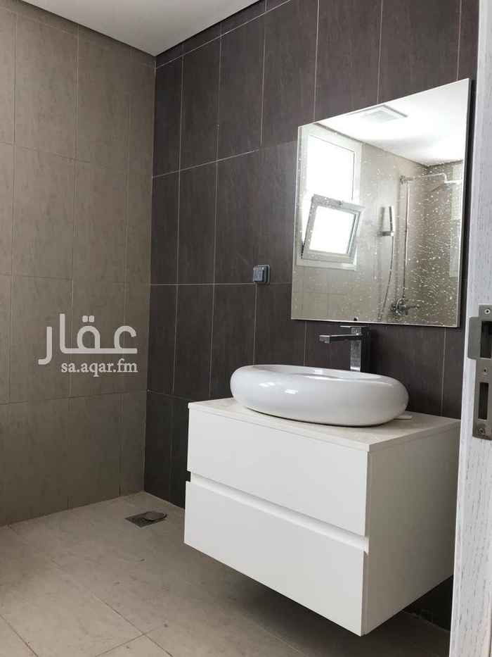 1685836 فيلا مودرن جديدة للإيجار مساحة 310،،، ( درج داخلي ) تتكون من 3 ادوار مدخل سيارة غرفة سائق ودورة مياه ،،، وحوش امامي وحوش فالخلف بمساحة كبيرة ،،،الدور الارضي مجلس وصالتين مفتوحة ومطبخ ودورتين مياه ومستودع صغير ،،، الدور الاول 3غرف نوم ودورتين مياه،،، الغرفة الماستر فيها دورة مياه مع بلكونه ب اطلالة على واجهة الفيلا،،، الدور العلوي غرفة ماستر مع دورة مياه ،،،، وقسم لغسيل الملابس.
السعر ٤٥الف