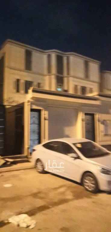 1703918 شقة بحي الرمال الذهبي ٤غرف وصالة فيها ٣ مكيفات شارع ٢٠ شرقي كهرباء مشترك الإيجار ١٨الف
جوال ٠٥٤٠٢٩٠٠٠٨