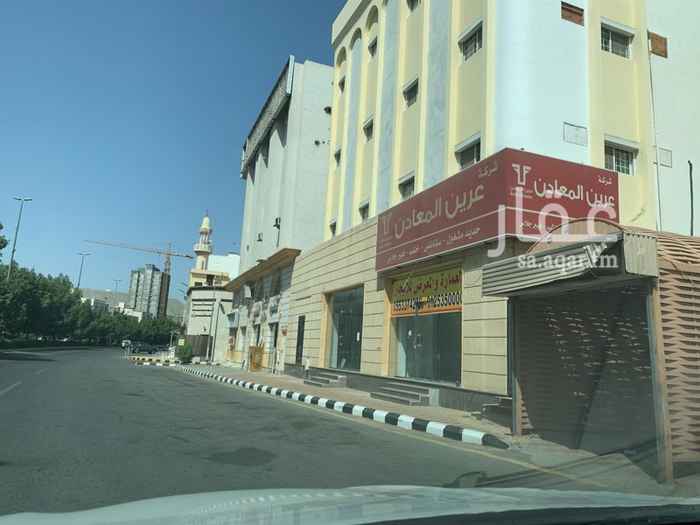 1505125 معرض للايجار بموقع مميز في حي الهجره على الخط الدائري الثالث مساحه المعرض 90 م تقريبا ، موقع المعرض بعد مكتب عبدالصمد القرشي الرئيسي ،