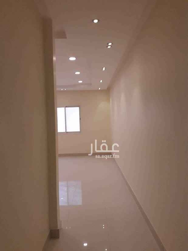 1592607 للبيع شقه تمليك فى حى الشبيلى تتكون من ثلاثه غرف نوم به واحده ماستر مجلس دوره مياه معزل صاله ومطبخ مفتوح على صاله أرخص شقق فى الشبيلى