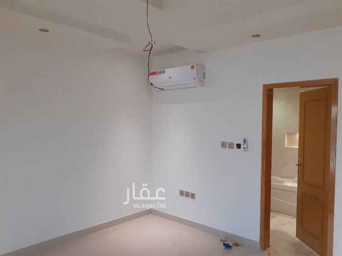 1592620 للبيع شقه تمليك فى حى الشبيلى تتكون من مجلس دوره مياه على حاله ثلاثه غرف نوم بها غرفه ماستر وصاله كبيره + مطبخ قريبه من المدرسه العالميه والحديقه