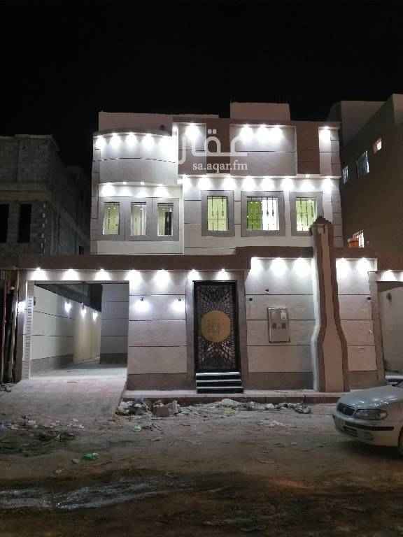 1754747 فلل للبيع درج داخلي وشقه في حي الرمال مربع الواحه المساحه 216 السعر 860 حد اربع غرف نوم مشب صالتين الواجهه الشماليه
