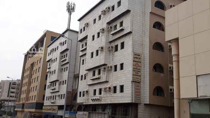 1643895 ٤ غرف كبيره
٣ دورات مياه
مطبخ راكب
ماستر روم
بلكونه
السعر شامل المياه