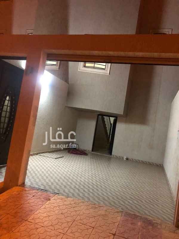 1754852 شقة ب حي الوسطى
غرفتين + مجلس + صاله + مطبخ راكب مع مستودع + دورتين مياه + غرفه بالسطح مع دوره مياه
باب كراج + مدخل مستقل
الايجار ١٧٠٠٠ قابل للتفاوض -