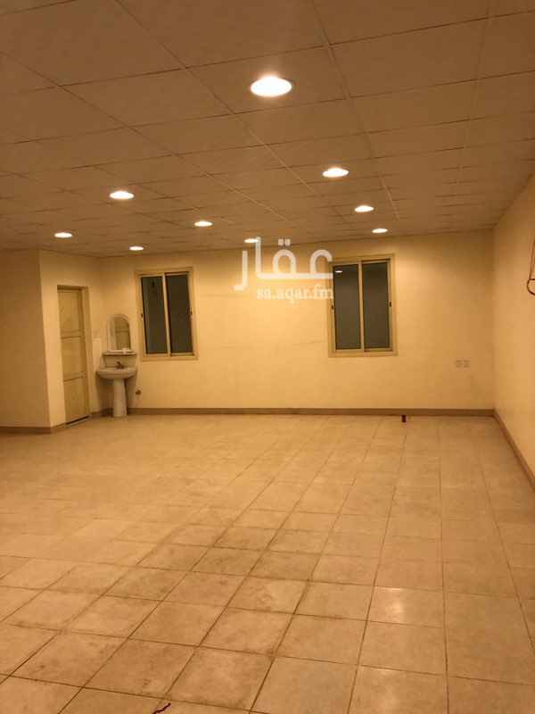 1504606 صاله للايجار بحي الياسمين سعر مغري مساحه الصاله ٤٨ متر تصلح تكون غرفه لعزاب او شقه مكتبيه فيها دوره مياه وبدون مكيفات
0504664277