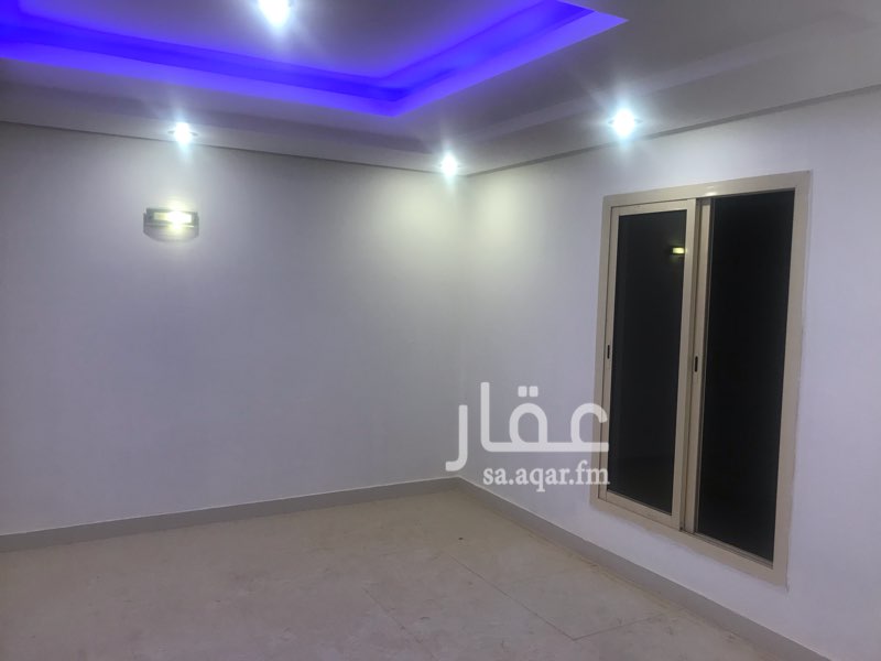 1506106 شقة سطح بفله بسطح صغير مشترك مدخلها مع شقه علويه موجره
غرفتين نوم ٤&٤ بينهم حمام ومطبخ ٣&٤ راكب فيه باب وصاله ٤&٤
ومجلس ٤&٤ فيه باب لسطح صغير