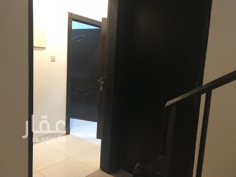 1705330 شقة بالدور العلوي تتكون من
غرفتين نوم
مجلس
صاله
٢ حمام
مدخل مشترك
فيها مكيفات ومطبخ
يفضل عائله صغيره
المالك ساكن بالفيلا
لمزيد من المعلومات التواصل 0501060306