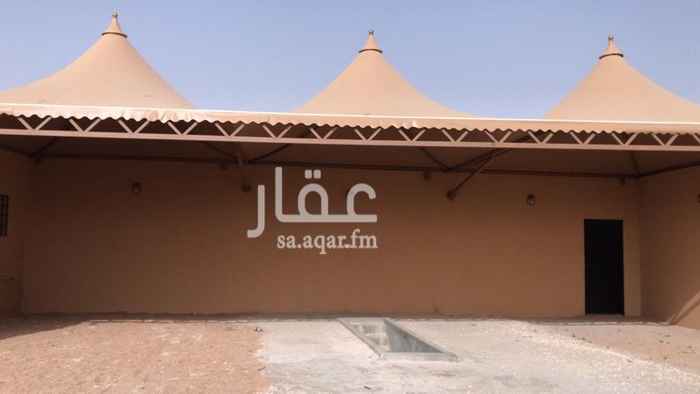 1655995 استراحه قسمين شارع شرقي ٢٠وممر ثمانيه شمالي بينها وبين شارع الستين قطعه بناء فسح وشهادات اتمام بناء بالاضافه وجود مظلات ومواقف ومسلخ وغرفة حارس ومطبخ جاهز ومكفيات ويوجد بير ارتواز عذب عمق ١٠٥ وغطاس راكب عمق ٩٥ الجدران الخارجيه للغرف بلك فلين والنوافذ دبل عازل ومغاسل خارجيه وداخليه وكمرات مراقبه