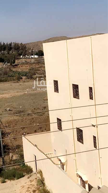 1349727 دورين جديدة في جوحان للايجار السنوي مكونة من ست غرف وثلاث حمامات ومطبخ وصالة جديدة