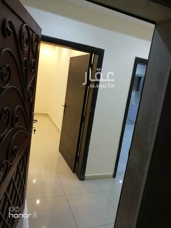 1349413 قريب من المسجد
سهولة الوصول للموقع
مطبخ راكب
المطبخ مجهز لتركيب غسالة صحون وغسالة ملابس
غرفة شغالة