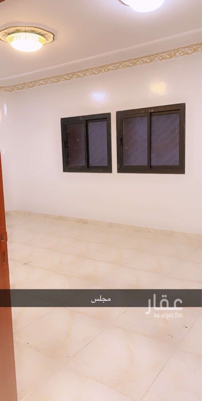 1670305 يوجد لدي شقة للايجار دور ثاني مكونه من مجلس ومقلط وصاله وحمامين ومطبخ وغرفيتن نوم
جميع الخدمات متوفره بالقرب من مستشفيات وبقايل ومكاتب واسواق ومدارس بنات واولاد
موقعها طريق المدينه العسكريه مقابل المدينه العسكريه خلف اسواق ريتاج حي الرونه
مويه وكهرب مشتركه
ملاحظه للعوايل فقط