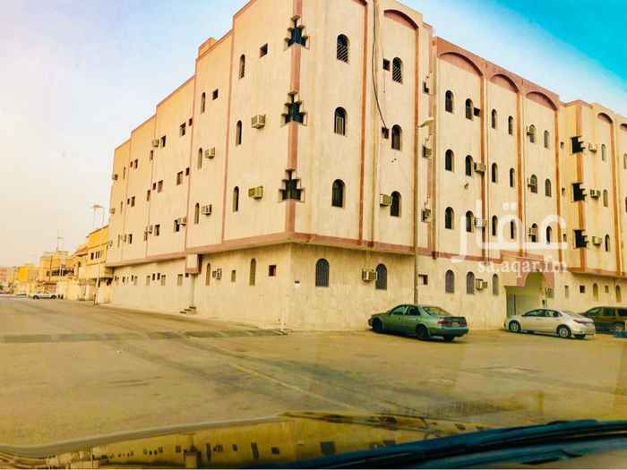 1646285 مجمع سكني)
عدد ٢٤ شقه اربع ادوار ١٢٠٠ م على شارعين غربي ١٥ وجنوبي ١٠، ظهيرة تجاري شارع الملك فهد (شارع القاعده)اهم الشوارع في الخرج وكثافة سكانيه عاليه
٢ مصعد
الشقق من ٤ الى٥غرف مساحات كبيره
غرفه مستقله للحارس وغرفه للعدادات
من الداخل جميع الادوار رخام
من الخارج رخام من الدرجه الممتازه ولم يتغير مع مرور السنين لجودته العاليه
لا يشتكي المبنى من اي خلل انشائي او تمديدات
سعر التأجير للشقق سابقا (من ١٨ الى ٢٢الف)
ولنزول الايجارات المؤقت حاليا يتم التاجير من ١٤ الى ١٥ الى ان يتم عودة السوق