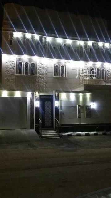 1743543 بحي الندوة بالقرب من الاشارة الرئيسية ملحق بالسطح عبارة عن مدخل واحد مجلس رجال مجلس نساء غرفة نوم مطبخ حوش جميعها مكيفة سبيلت والمطبخ مكيف جداري قبل 6 شهور عاملها صيانه لمبات لد بويه سراميك والكهرب مشترك مع شقتين . الايجار شهري 1000ريال
