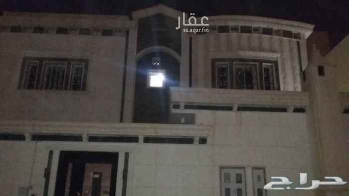 1745307 شقة للايجار بحي الؤلؤة شرق الرياض تفتح غرب على ارض فضى حديقة عامة توي مسوي لها ترميم كامل من بوية وسباكة ولمبات لد . الكهرب مشترك مع مستاجر توه متزوج والحارة هادية والجيران جدا محترميين .والمطلوب عايلة خفيفه ... الايجار شهري 1300ريال الي يناسبة الوضع يتواصل ارسل له موقعها يشوفها بي وقت انا صاحب العقار والله يكتب الي فيه الخير .