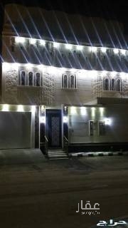 1761562 شقة مدخل واحد .... مجلس رجال ... مجلس نساء...غرفة نوم...مطبخ ...دورة مياة ومغسله ...حوش ... المطلوب عائلة خفيفة لاتزيد عن طفلين ... منعا للاحراج . الكهرباء مشترك .
جميعها مكيفه .