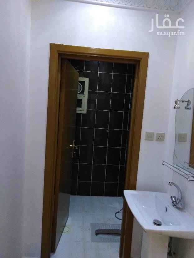 1749495 شقة أربع غرف وصالة ديكورات ____مجلس رجال ____مقلط ____غرفتين نوم ___صالة جانبيه ____ديكورات ____غرف كبيره ___إيجار شهري 1500___قريب من المسجد والخدمات