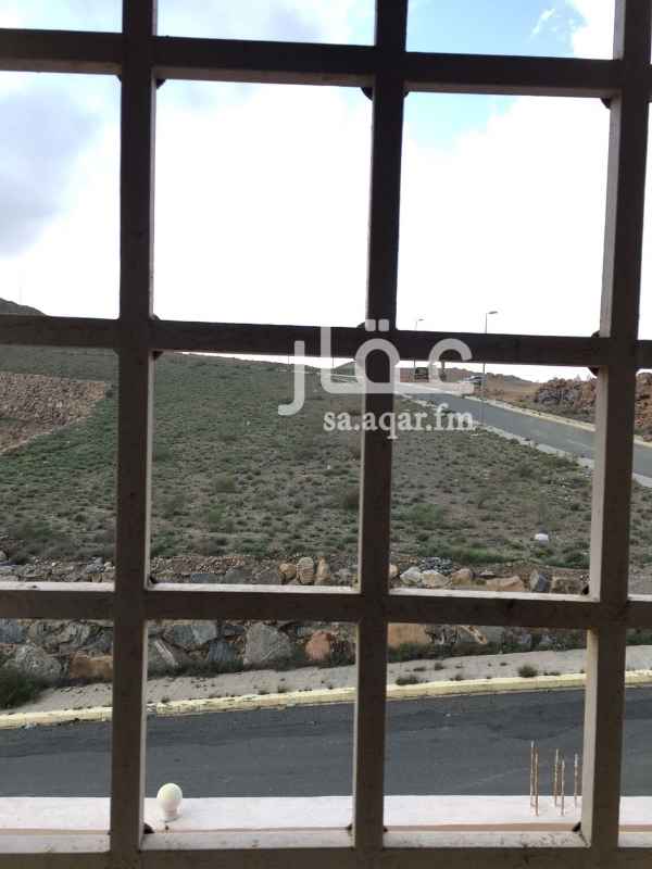 1269366 شقه مكونه من مجلس وصالة عائليه وغرفة طعام وثلاث غرف نوم وثلاثة دورات مياه ومطبخ زجاج النوافذ دبل قلاس وتشطيب ديلوكس وخزان سعة ستين طن لكل شقه وغاز مركزي ومدخلين لكل شقه وعدادكهرباء مستقل
كما ان تمديدات التكييف جاهزة